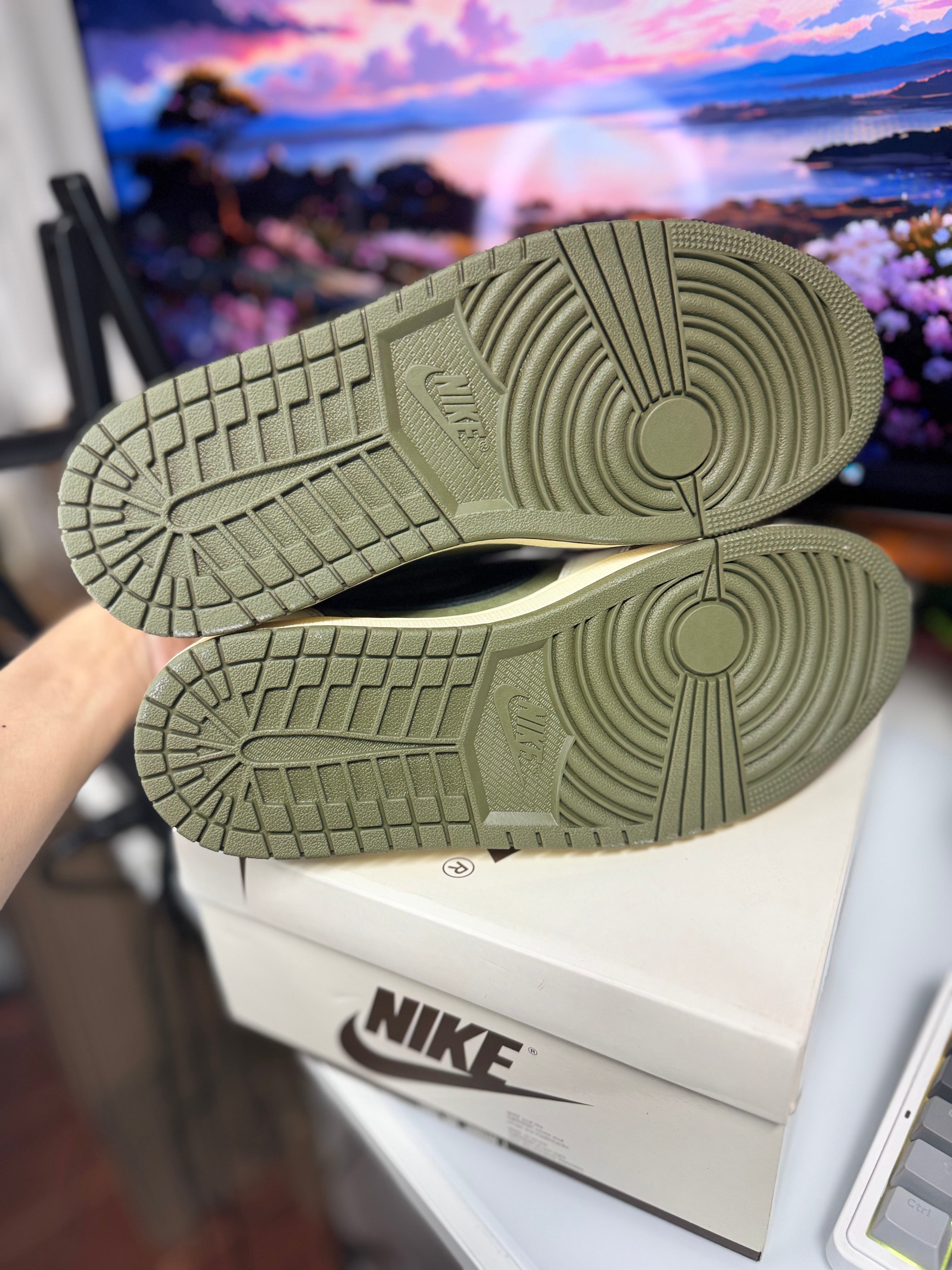 “Medium Olive” Travis Scott Air Jordan Retro 1 Low