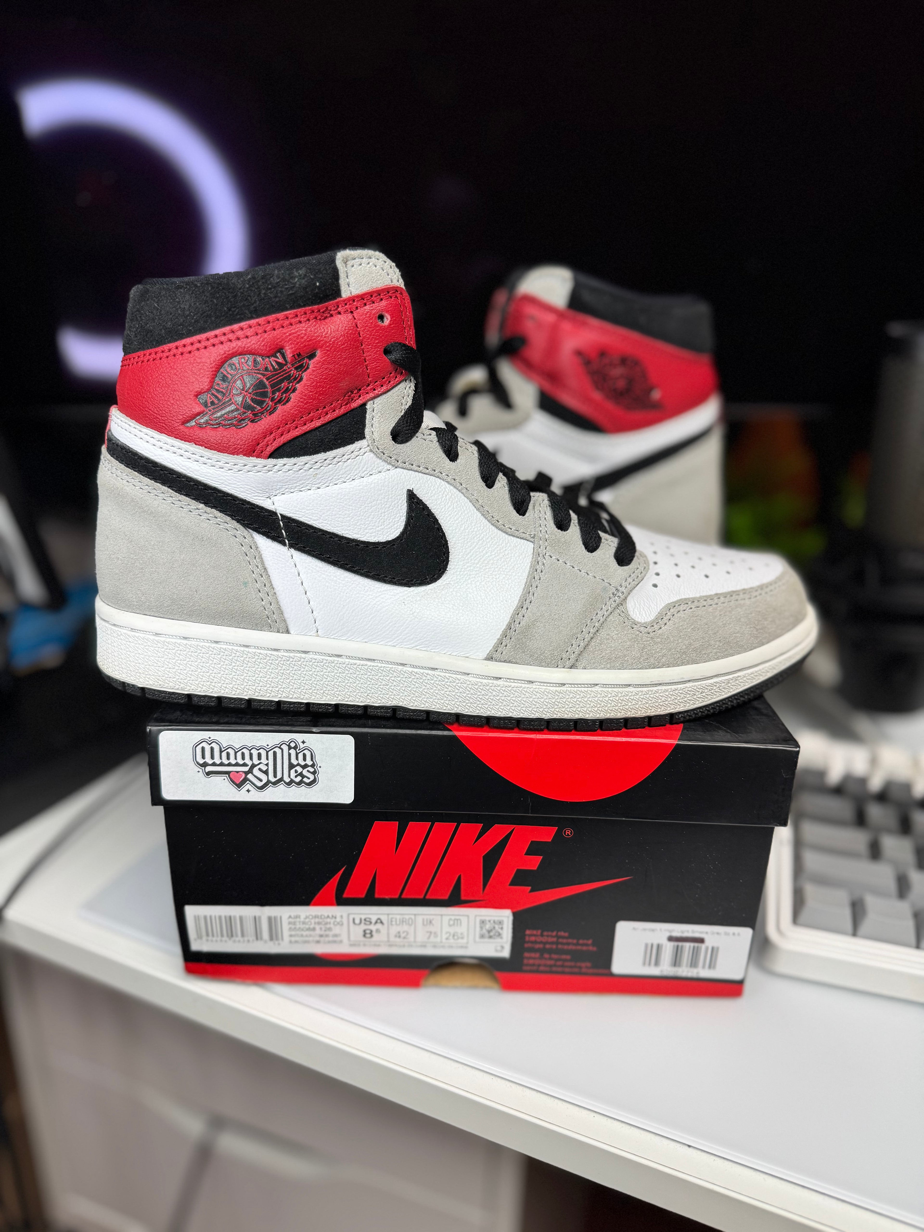 "Light Smoke Grey" Air Jordan Retro 1