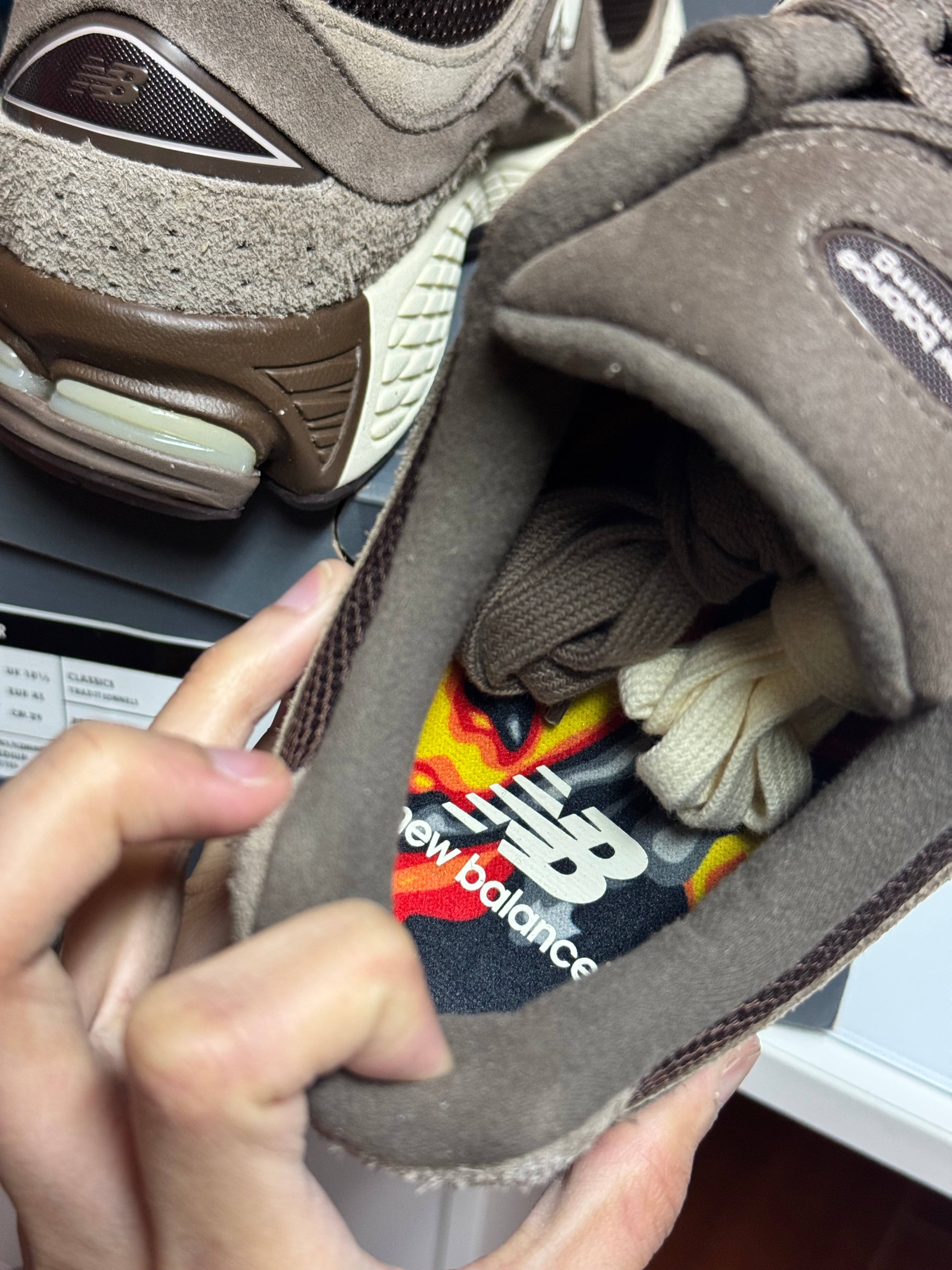 "Shoe Palace Volcanic Rocks" New Balance 2002R