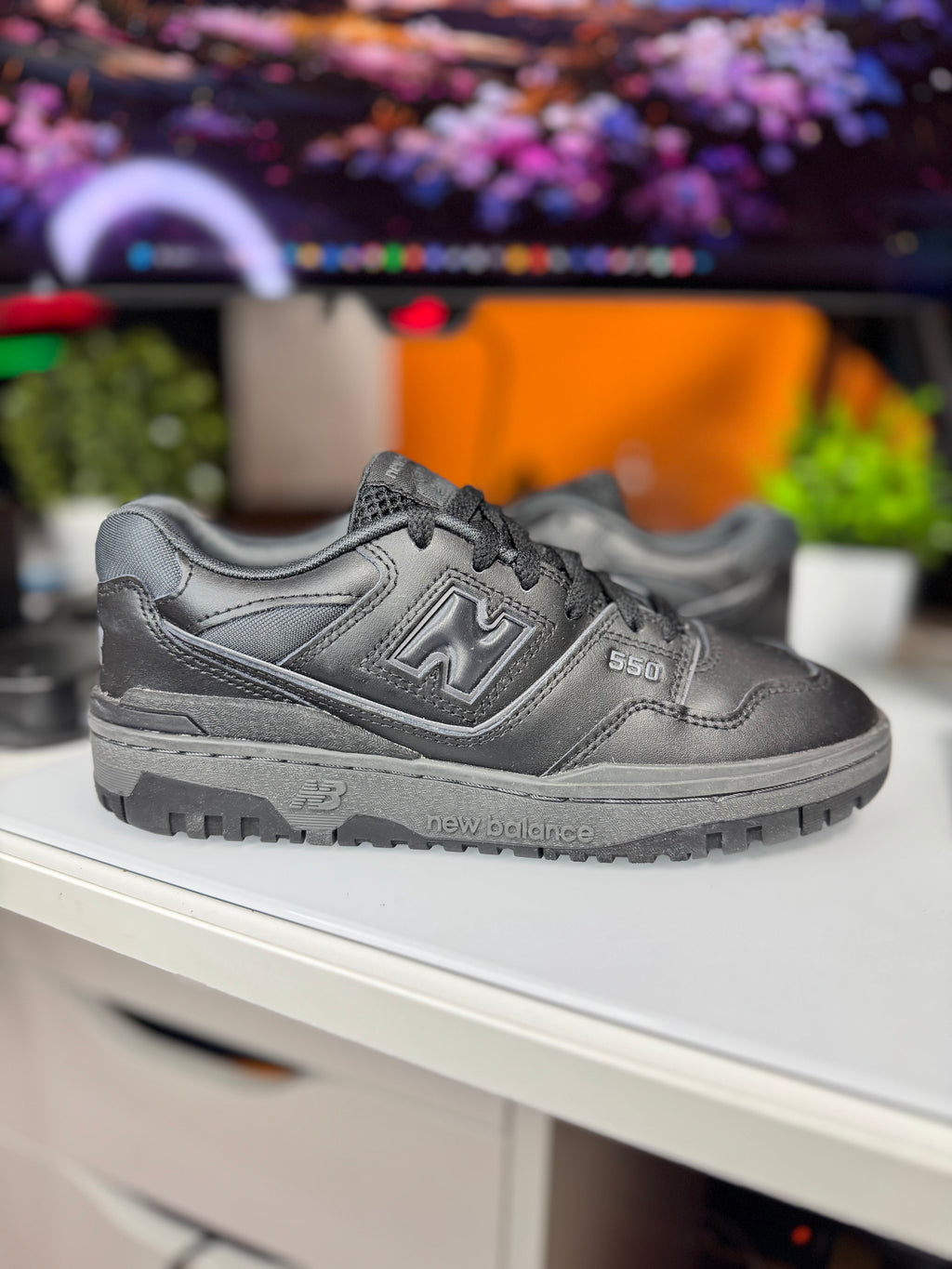 "Triple Black" New Balance 550