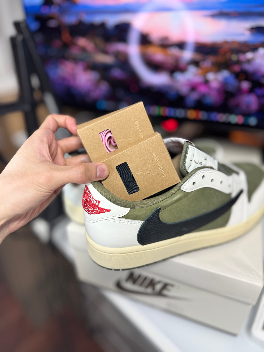 “Medium Olive” Travis Scott Air Jordan Retro 1 Low