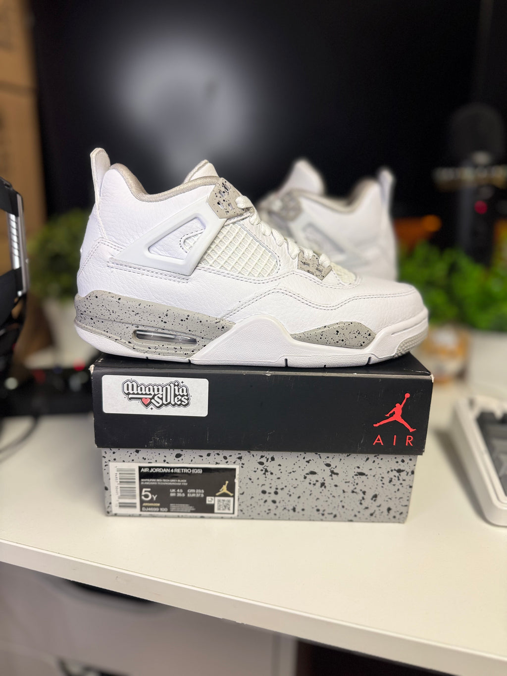 "White Oreo" Air Jordan Retro 4 (GS)