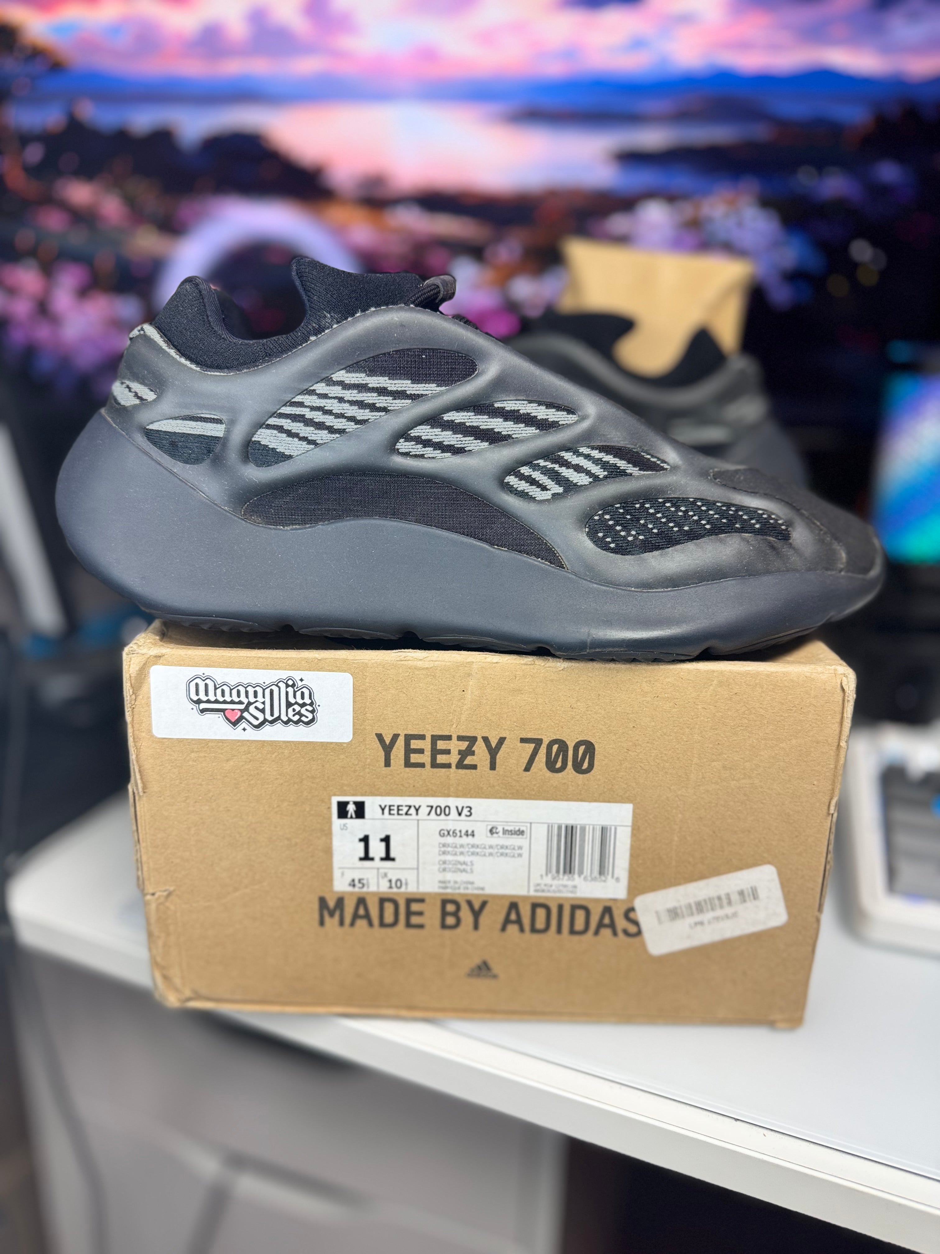 “Dark Glow” Adidas Yeezy 700