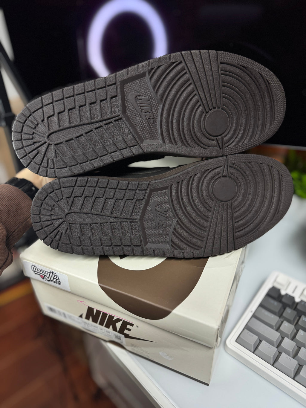 "Velvet Brown" Travis Scott Air Jordan Retro 1 Low