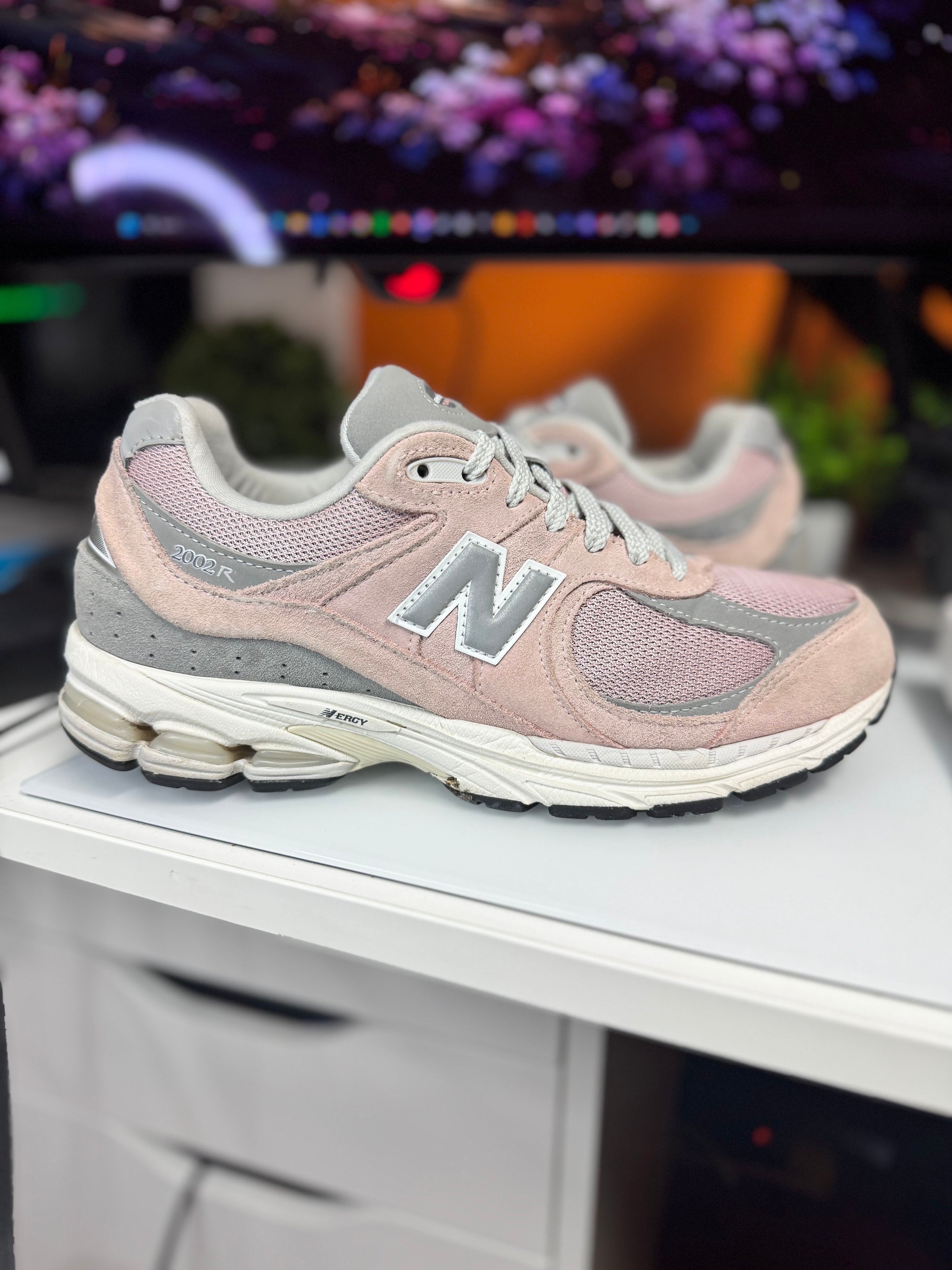 "Coral Pink" New Balance 2002R