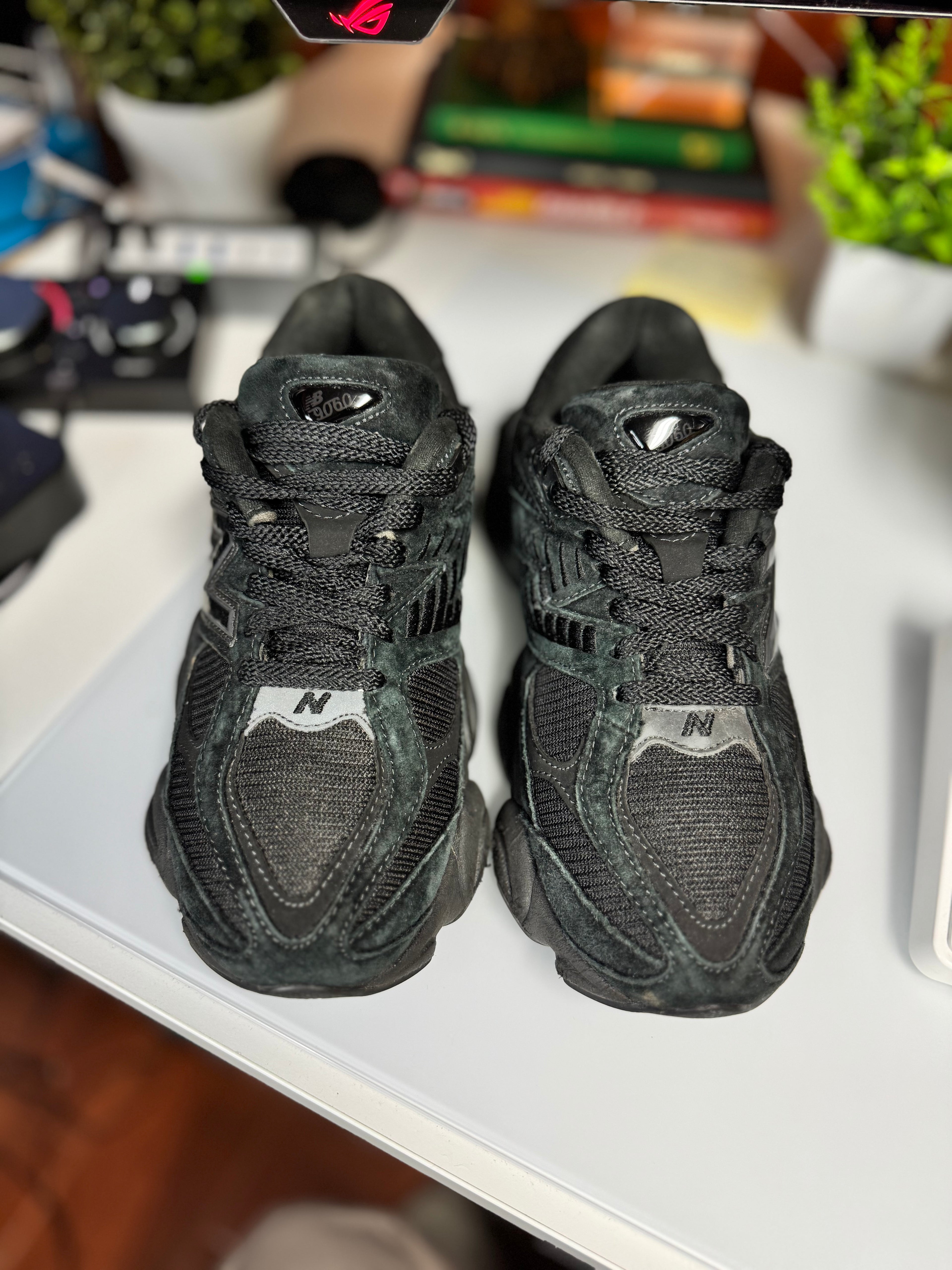 "Triple Black" New Balance 9060