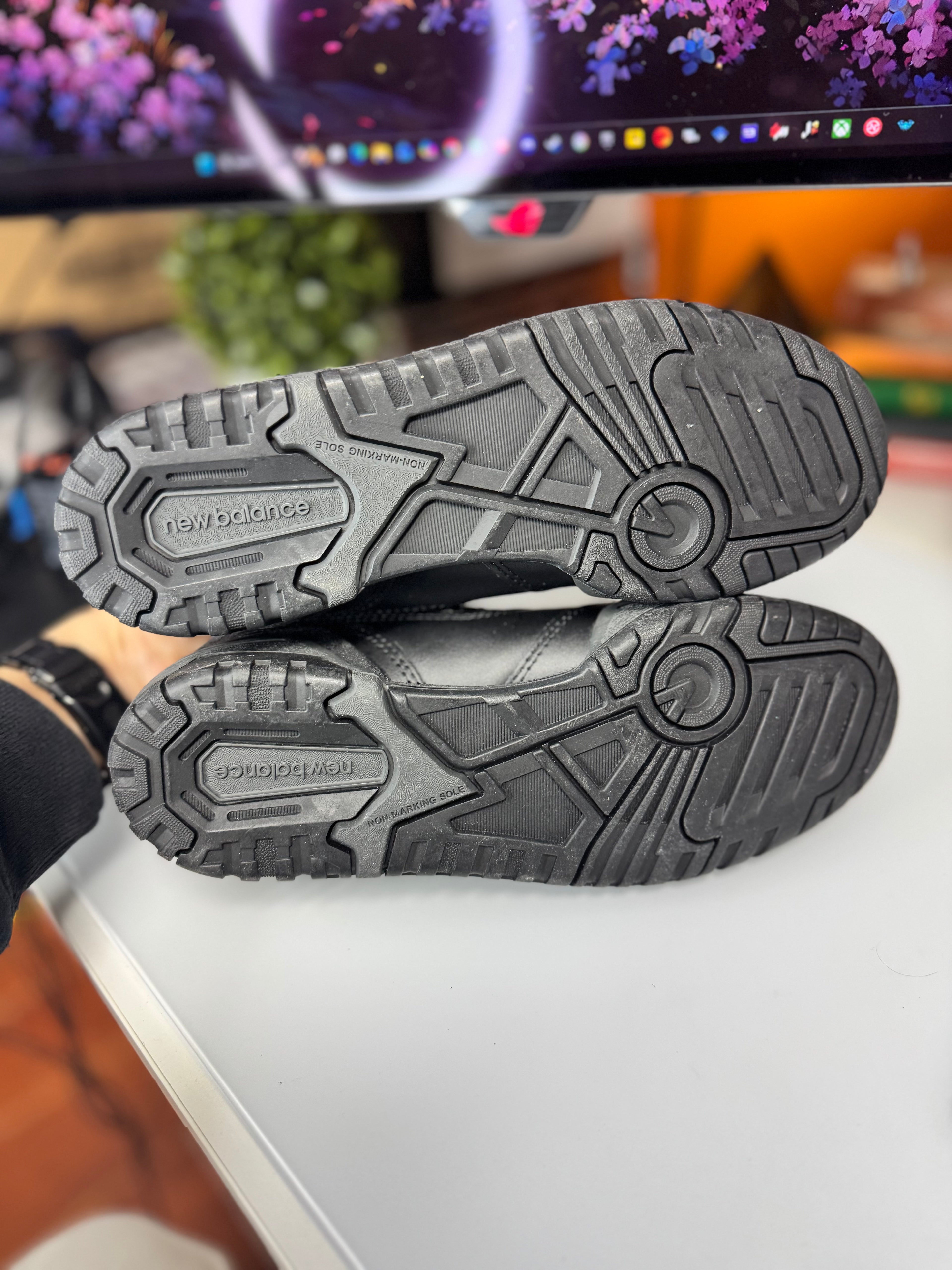 "Triple Black" New Balance 550