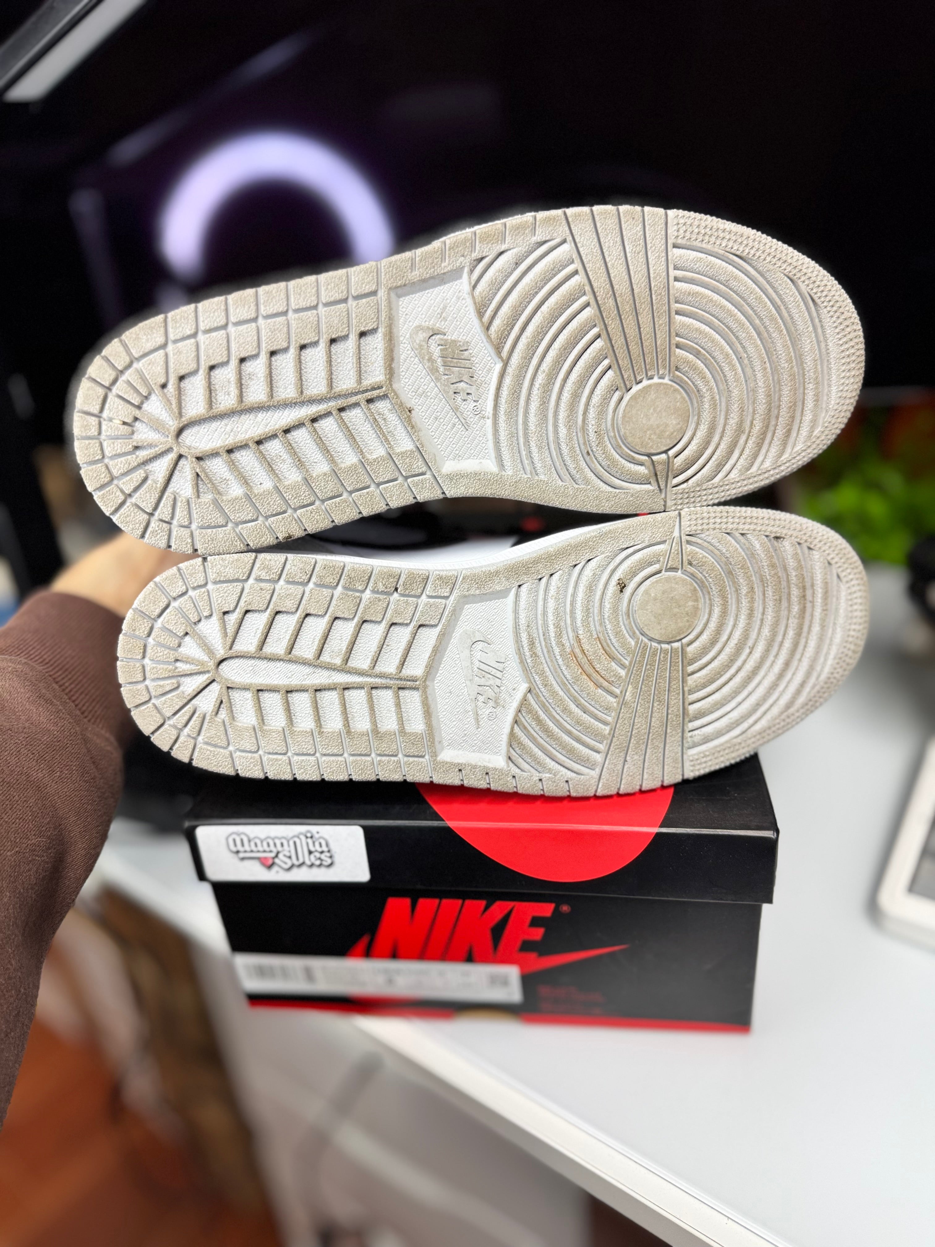 "Bleached Coral" Air Jordan Retro 1