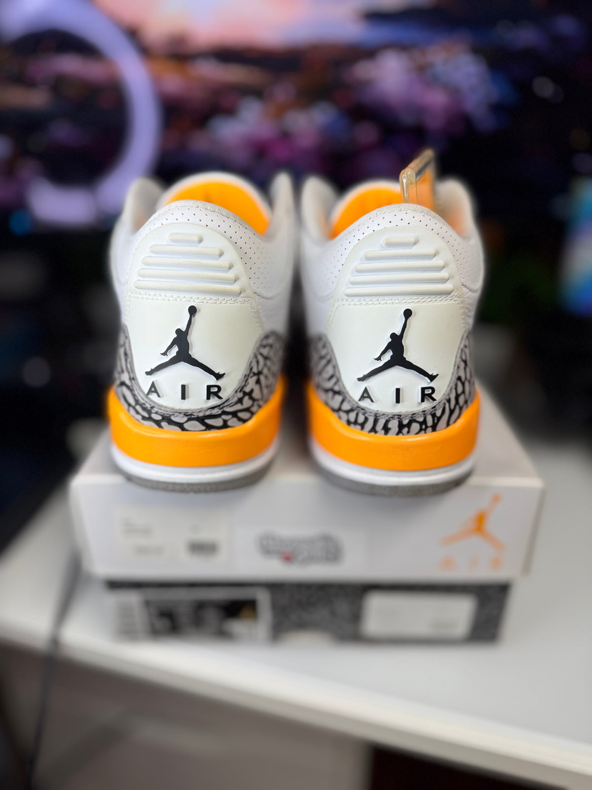 "Laser Orange" Air Jordan Retro 3 (WMNS)