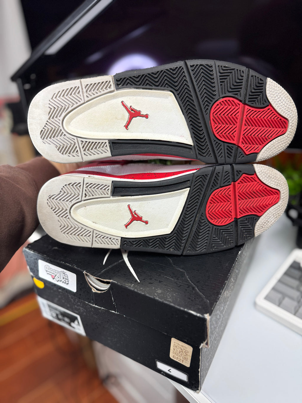 "Red Cement" Air Jordan Retro 4