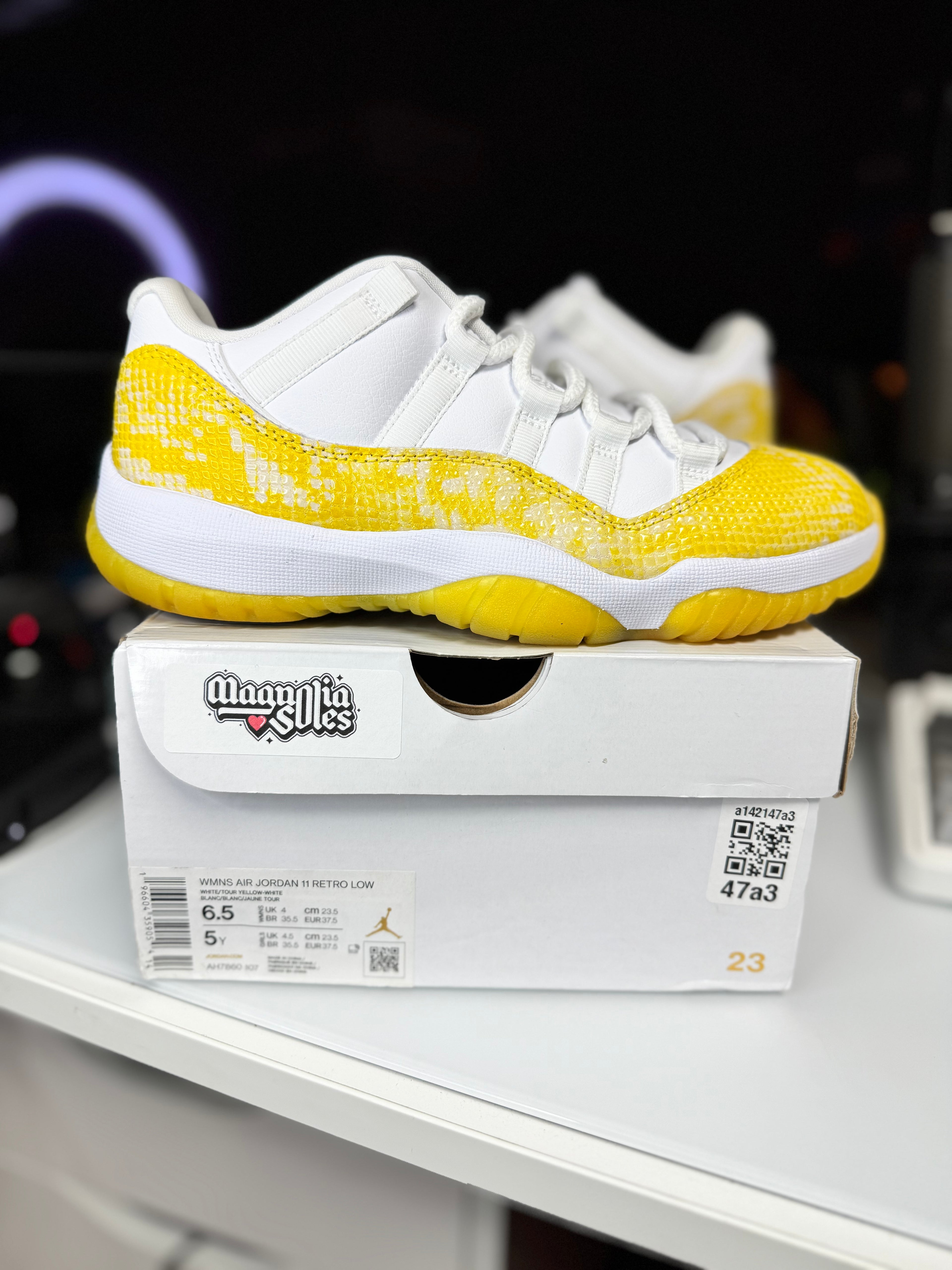 "Yellow Snakeskin" Air Jordan Retro 11 Low (WMNS)