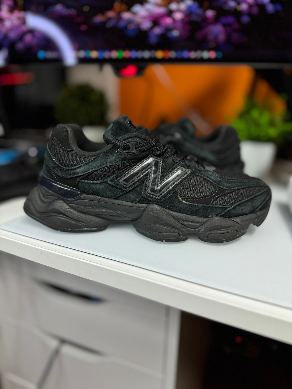 "Triple Black" New Balance 9060
