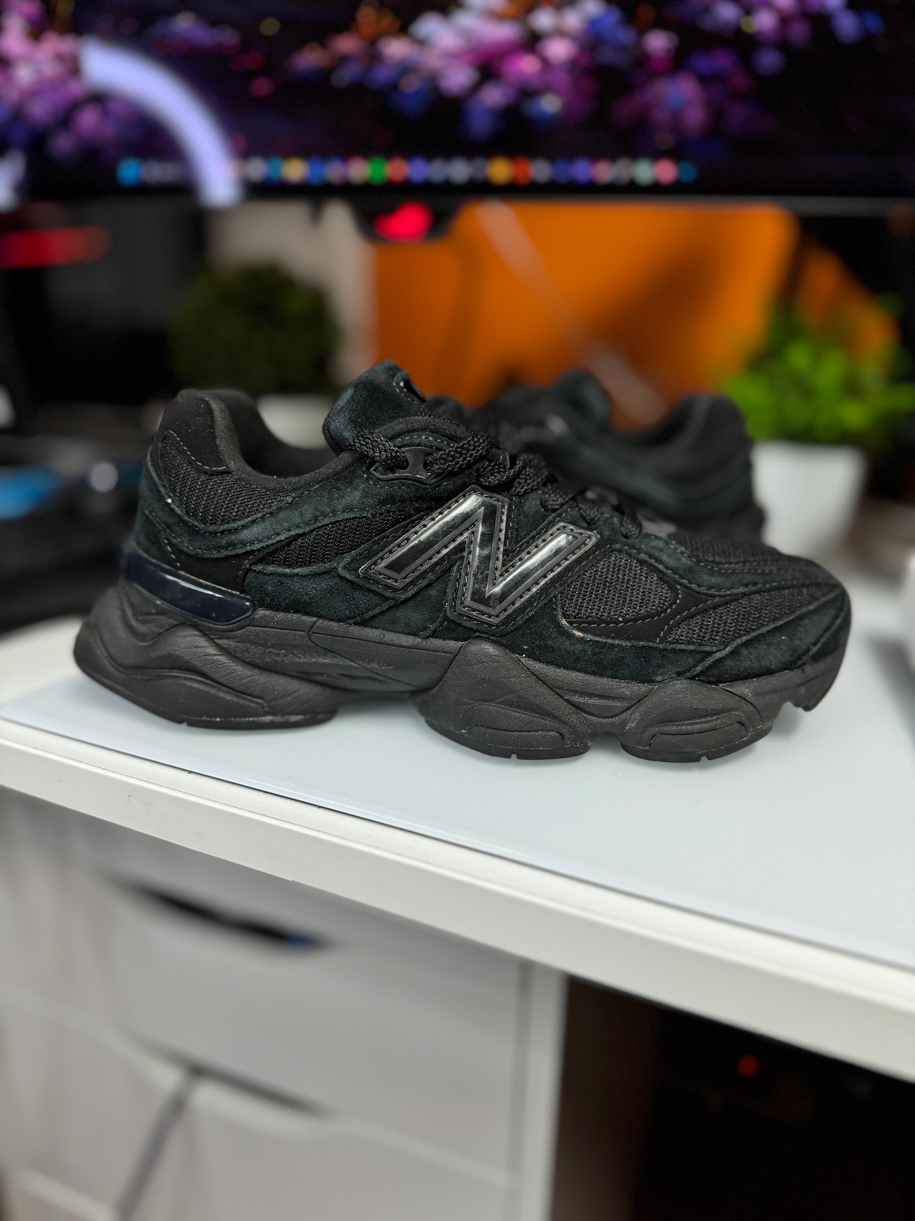 "Triple Black" New Balance 9060