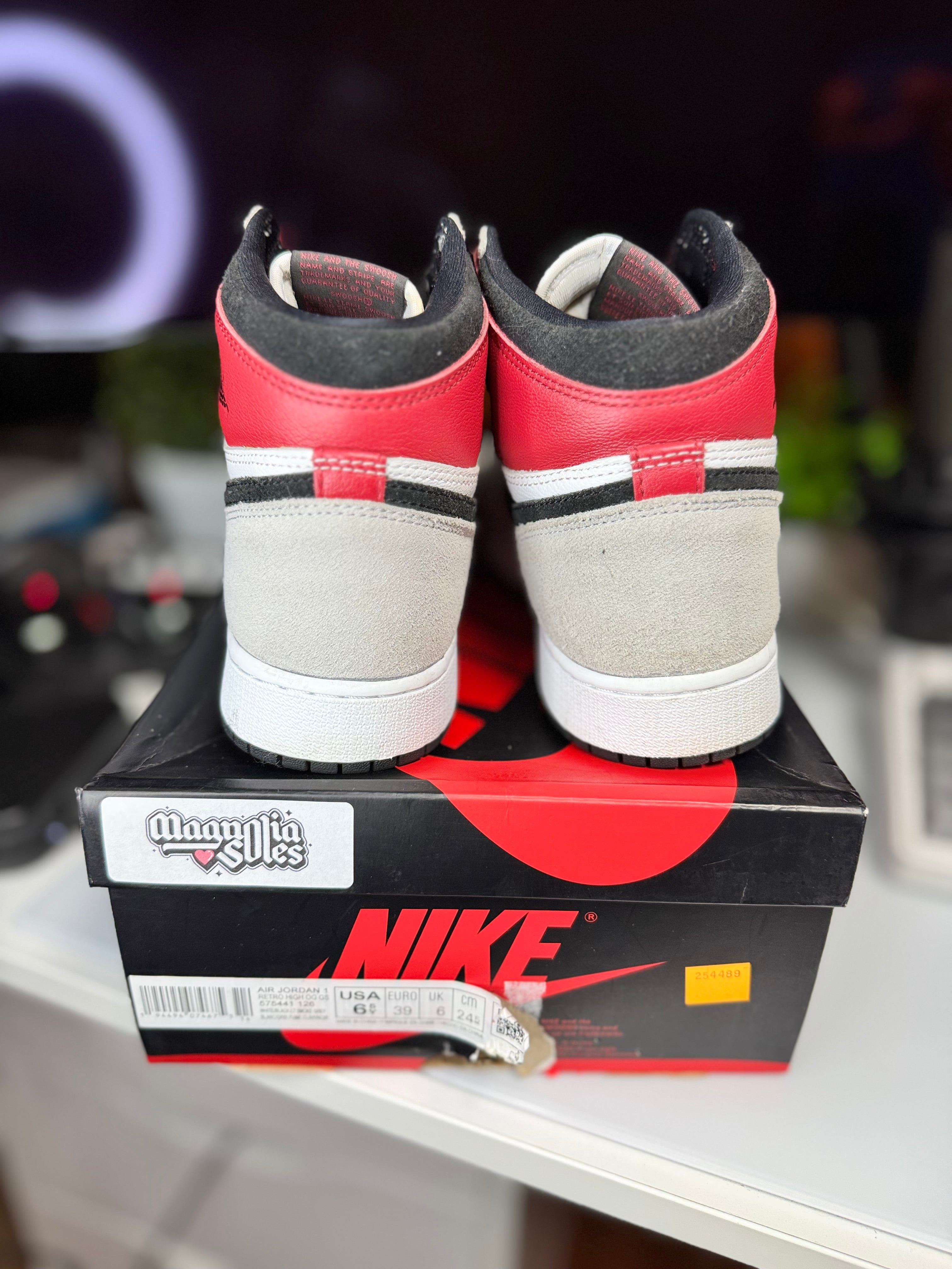 "Light Smoke Grey" Air Jordan Retro 1 (GS)