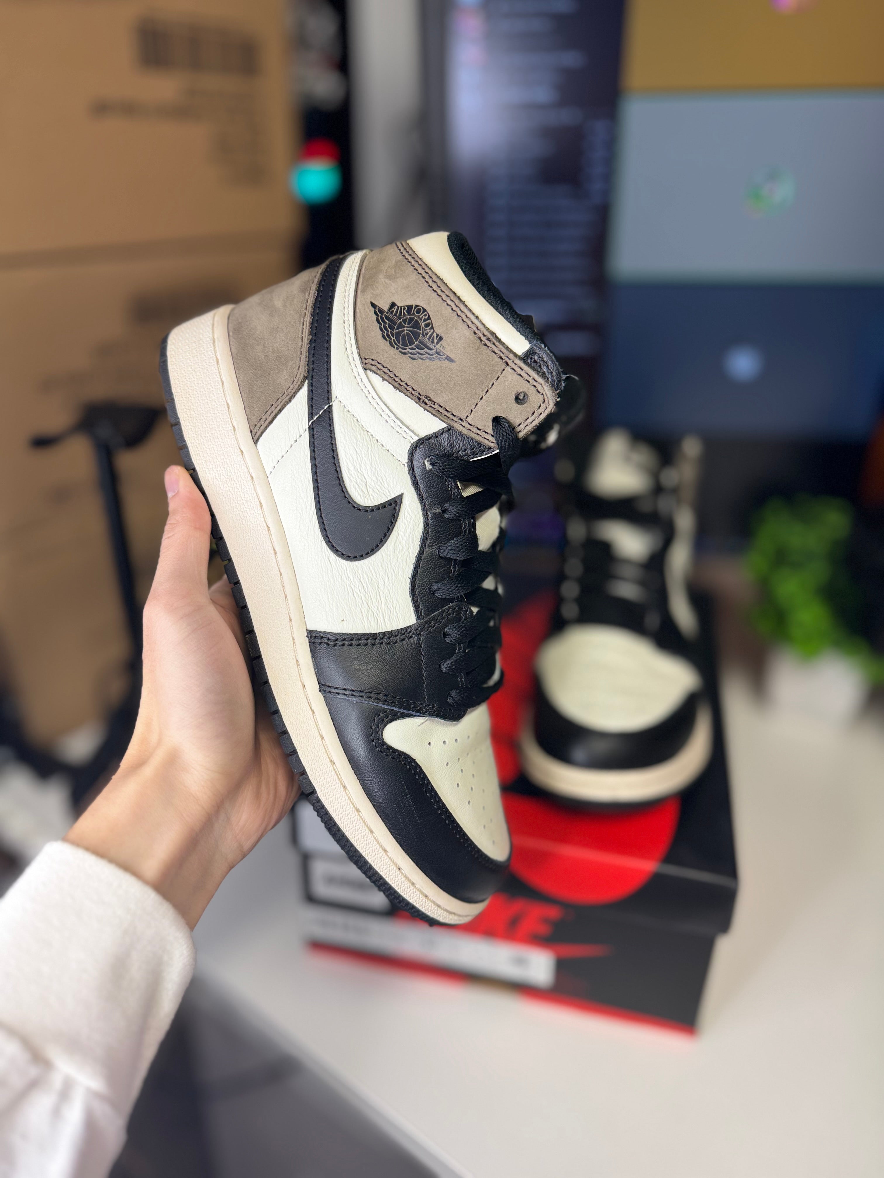 "Mocha" Air Jordan Retro 1 (GS)