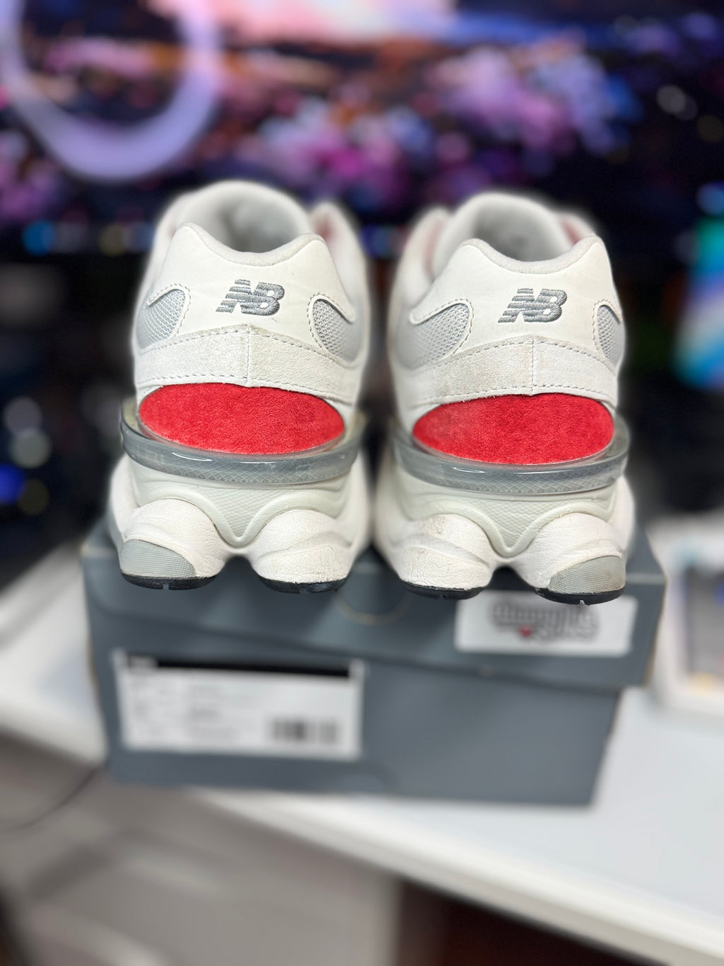 "True Red" New Balance 9060