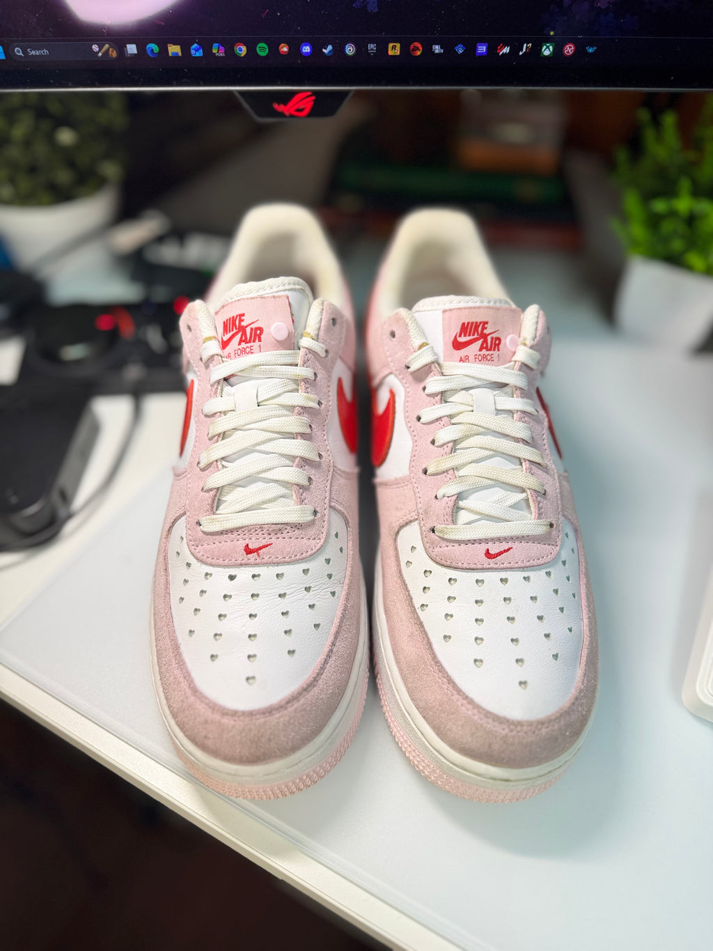 "Valentine's Day" Nike Air Force 1 Low