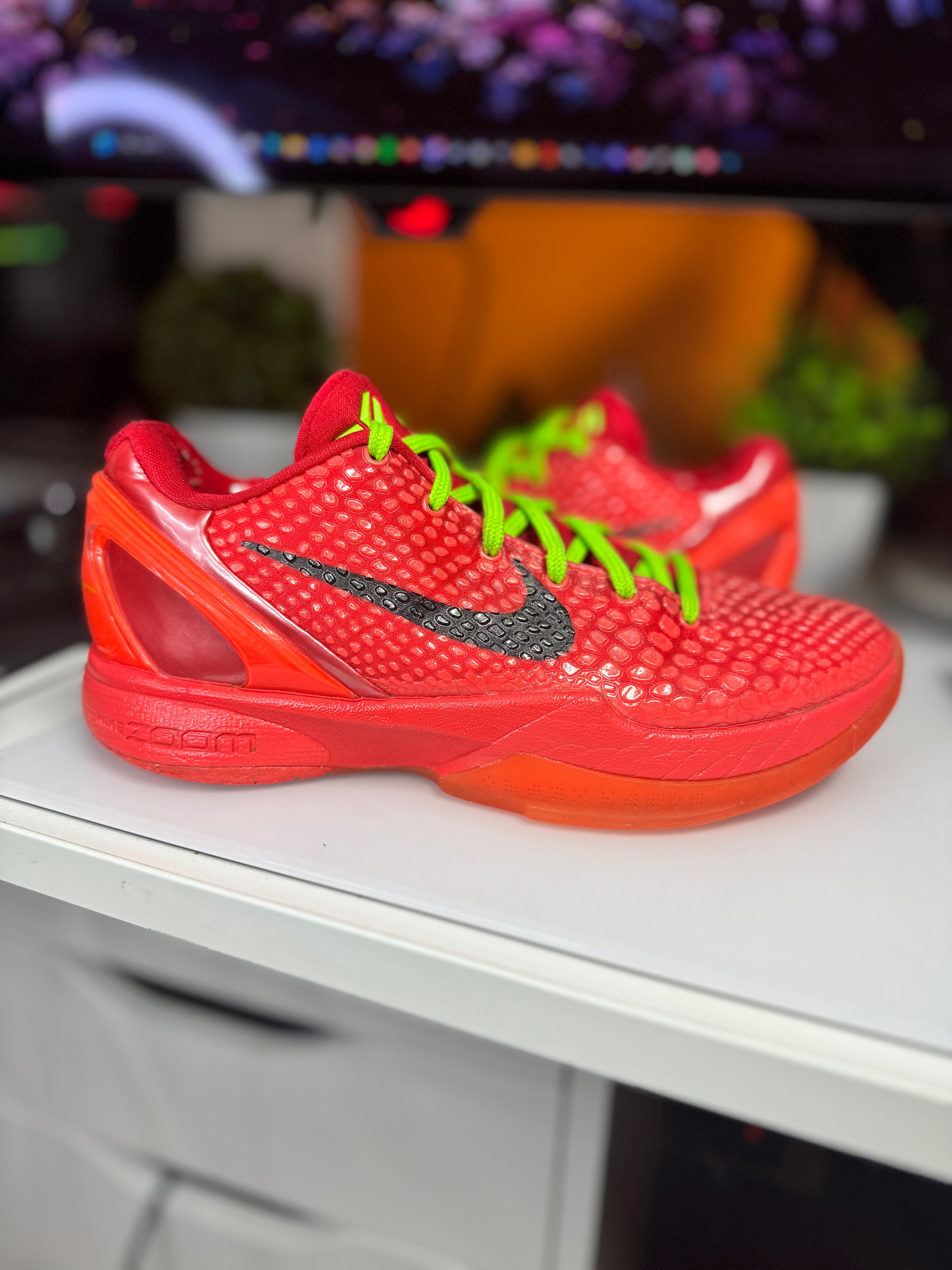 "Reverse Grinch" Nike Kobe 6 Protro