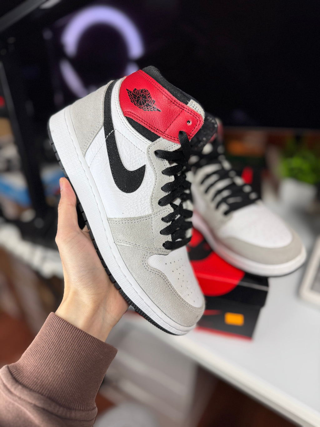 "Light Smoke Grey" Air Jordan Retro 1 (GS)