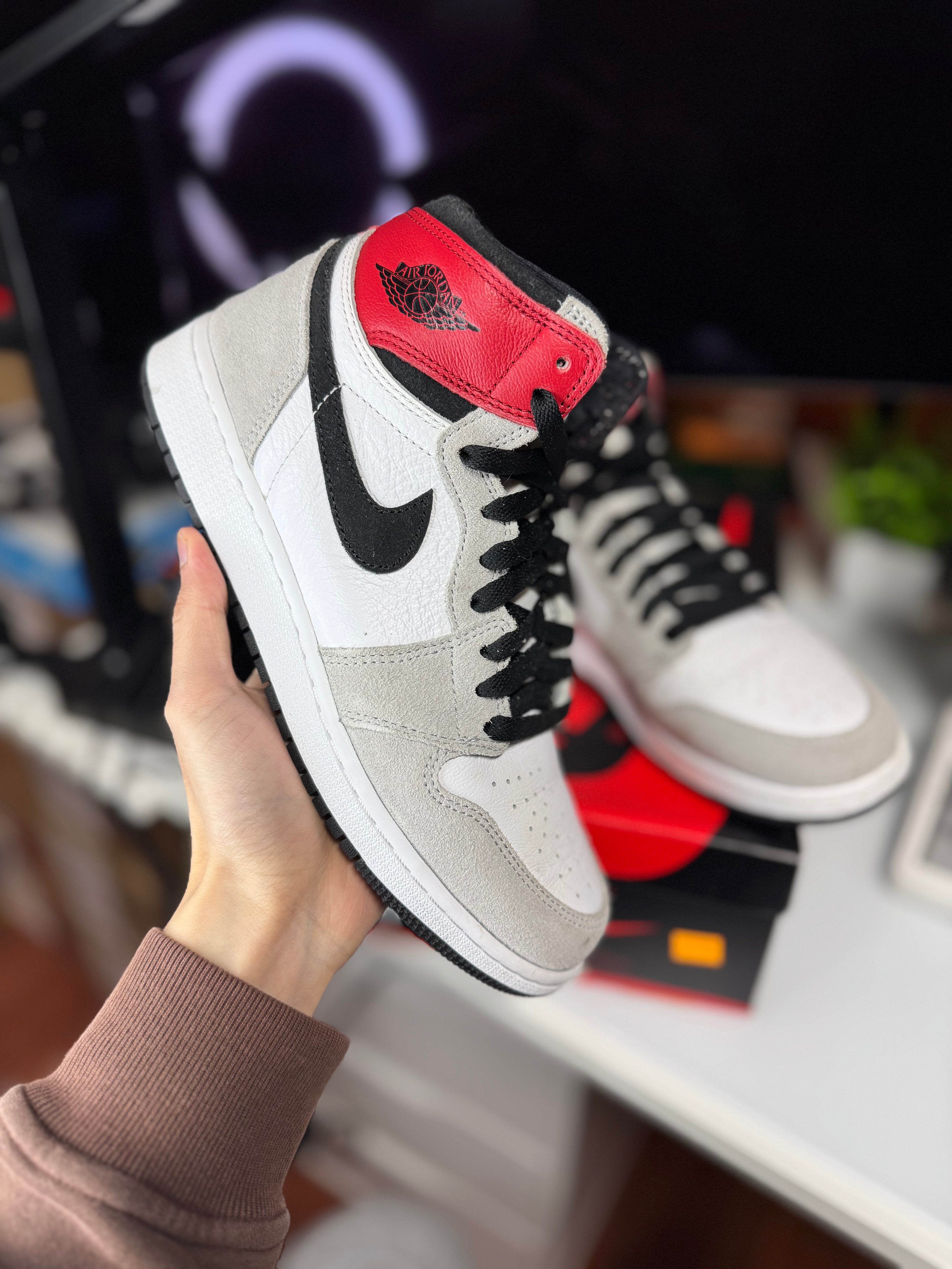 "Light Smoke Grey" Air Jordan Retro 1 (GS)