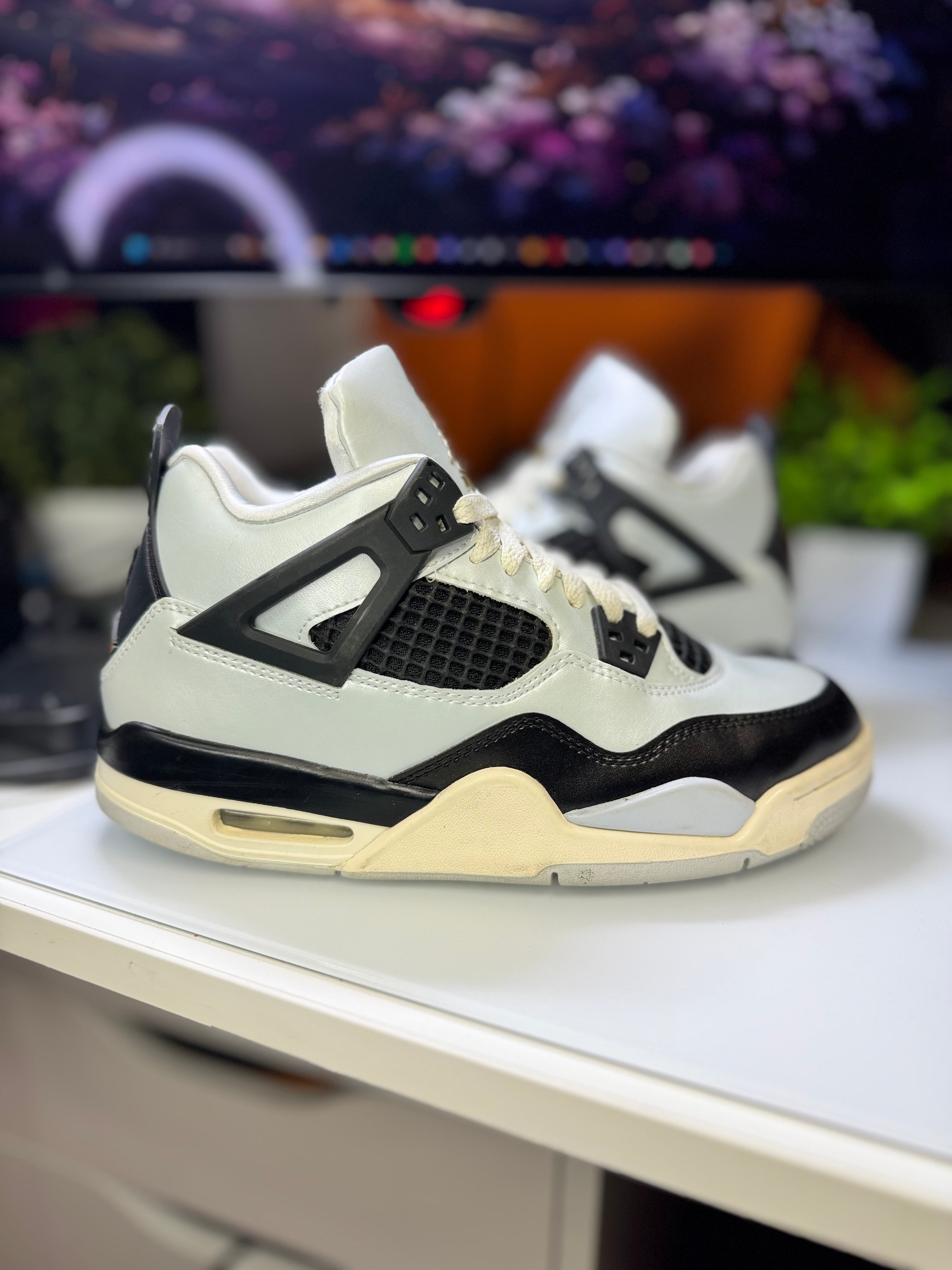 "Platinum" Air Jordan Retro 4 (GS)