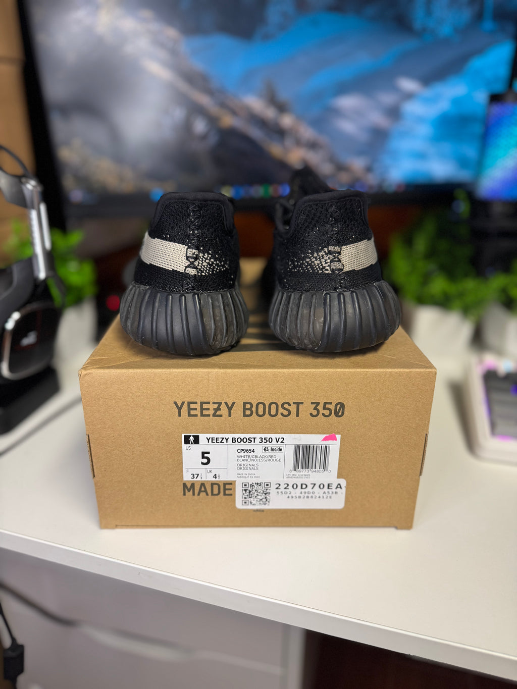 "Oreo" Adidas Yeezy 350 Boost v2
