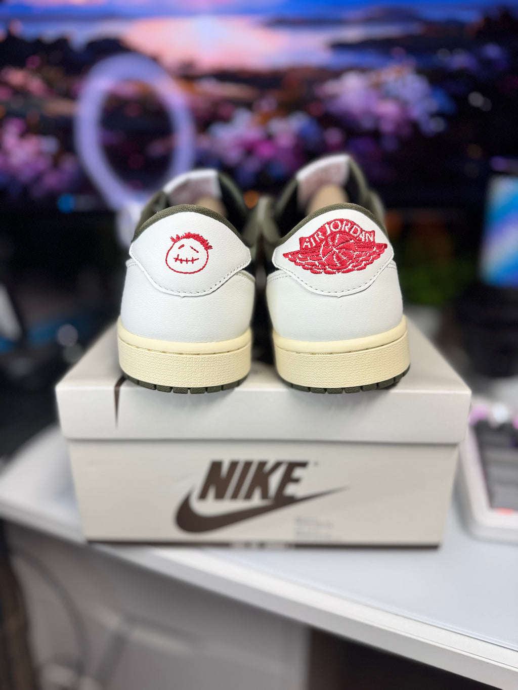 “Medium Olive” Travis Scott Air Jordan Retro 1 Low