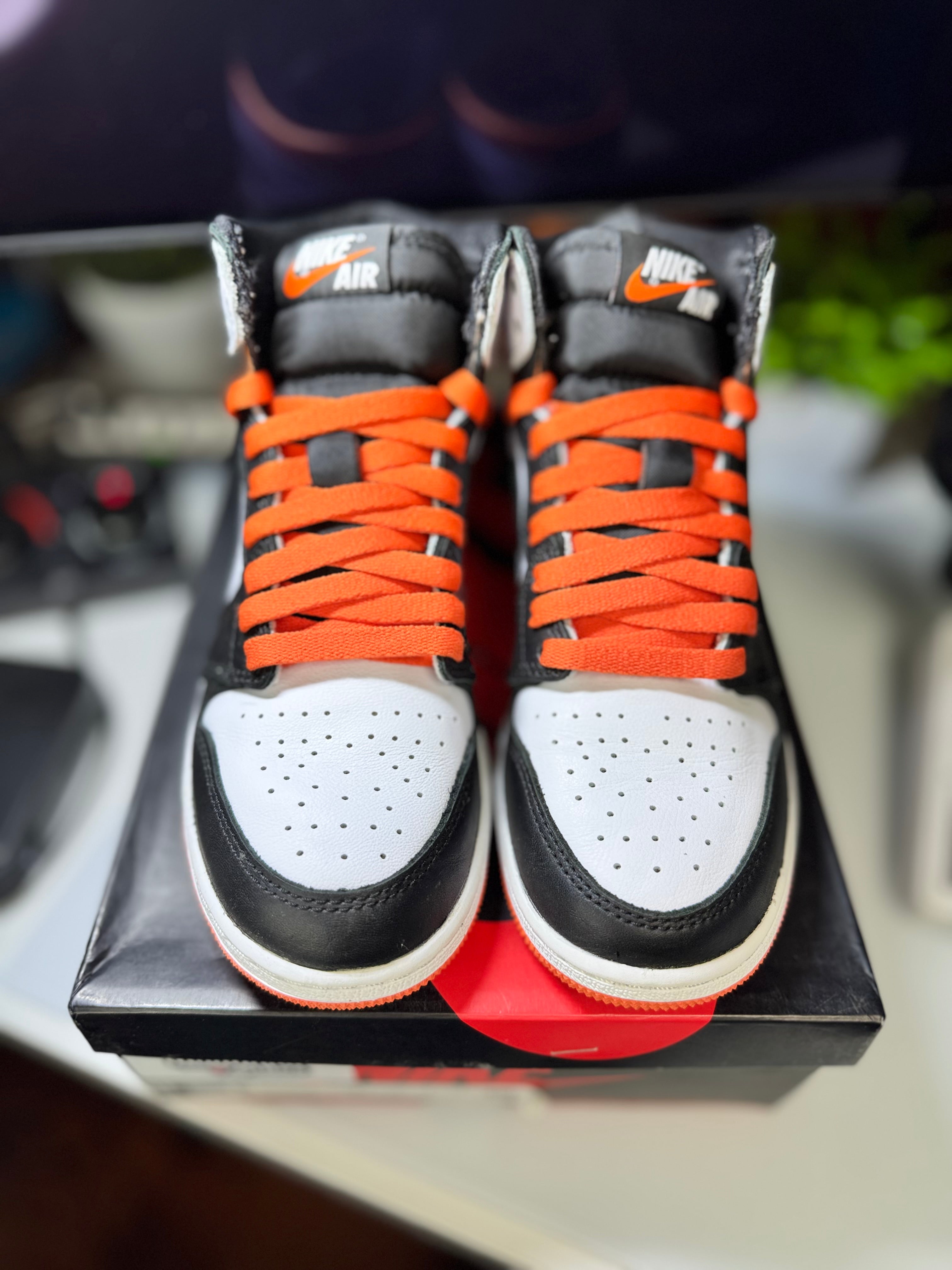 "Electro Orange" Air Jordan Retro 1 (GS)