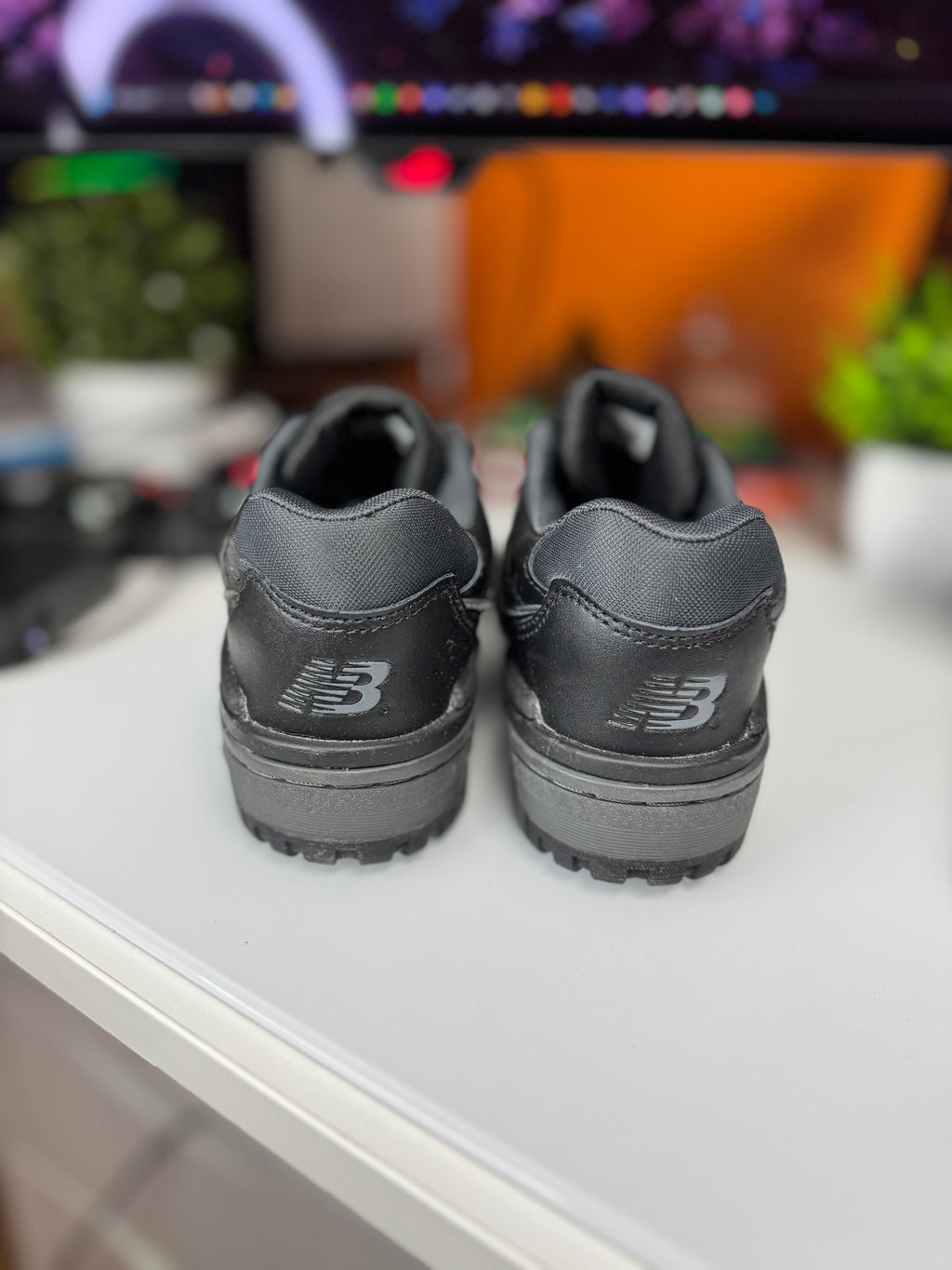 "Triple Black" New Balance 550