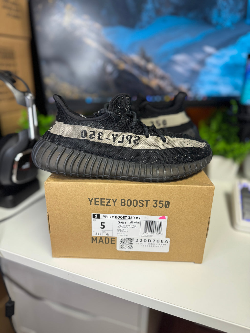 "Oreo" Adidas Yeezy 350 Boost v2