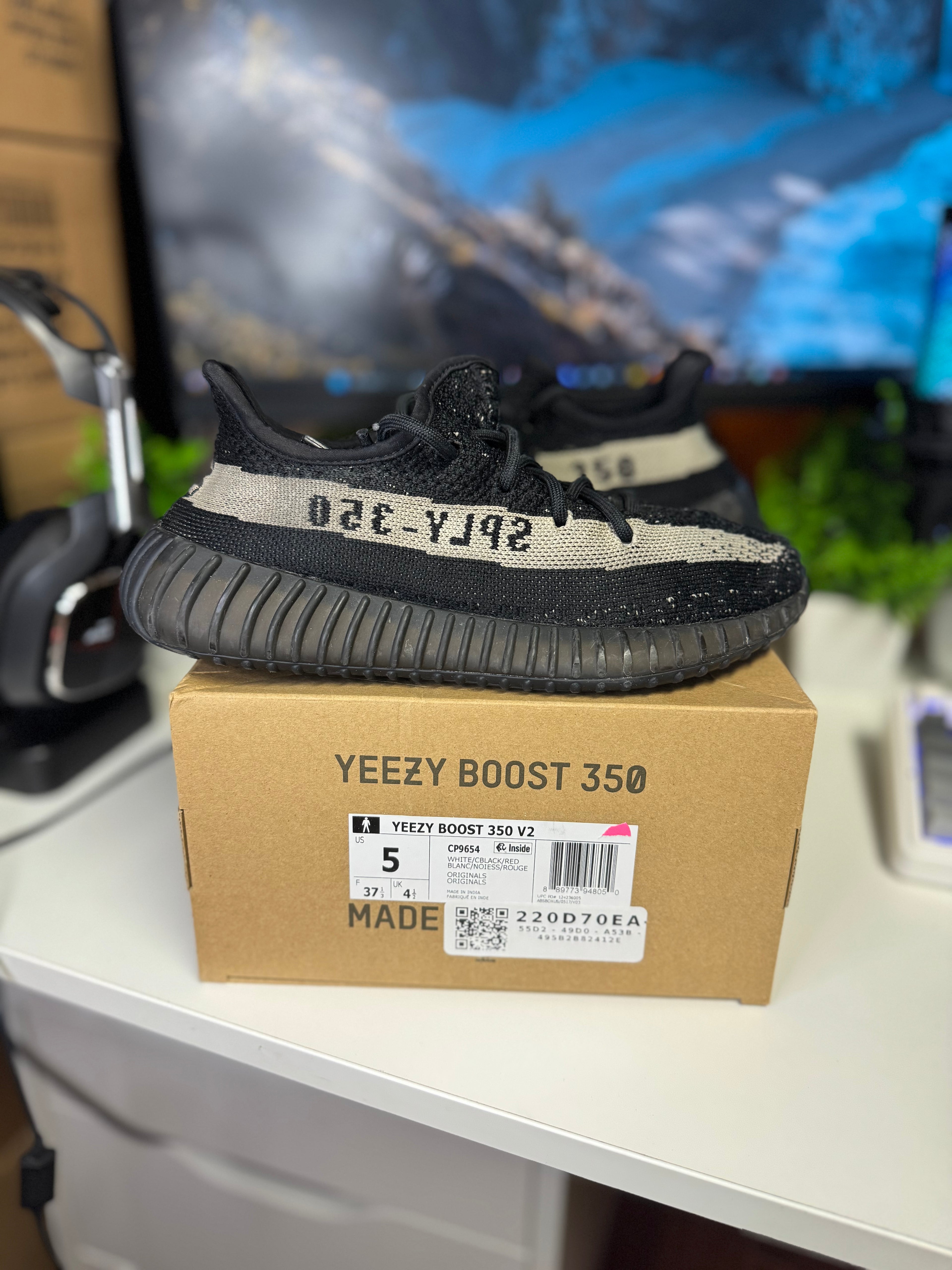 "Oreo" Adidas Yeezy 350 Boost v2